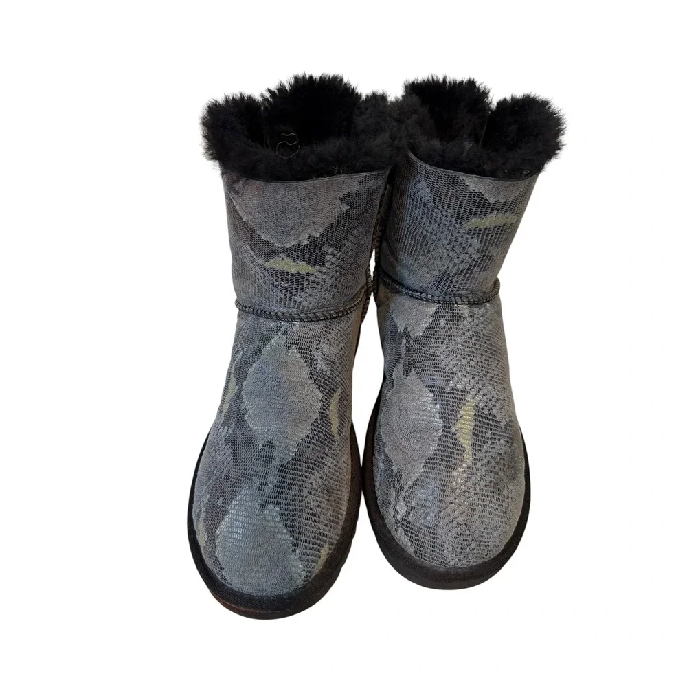 UGG Mini Bailey Bow Snake Grey Snakeskin Print Sheepskin Boots Size 9